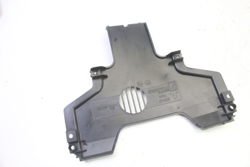 photo de CARENADO DELANTERO CONEXION PIAGGIO MP3 HPE 310 (2024 - 2025) - Primer plano técnico