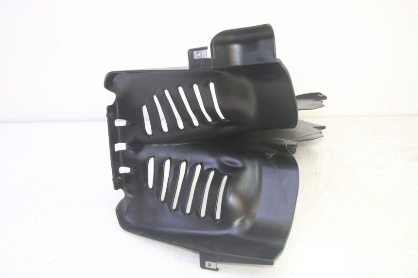 photo de CARENADO DELANTERO CONEXION PIAGGIO MP3 HPE 350 (2018 - 2020) - Estado de la superficie y material