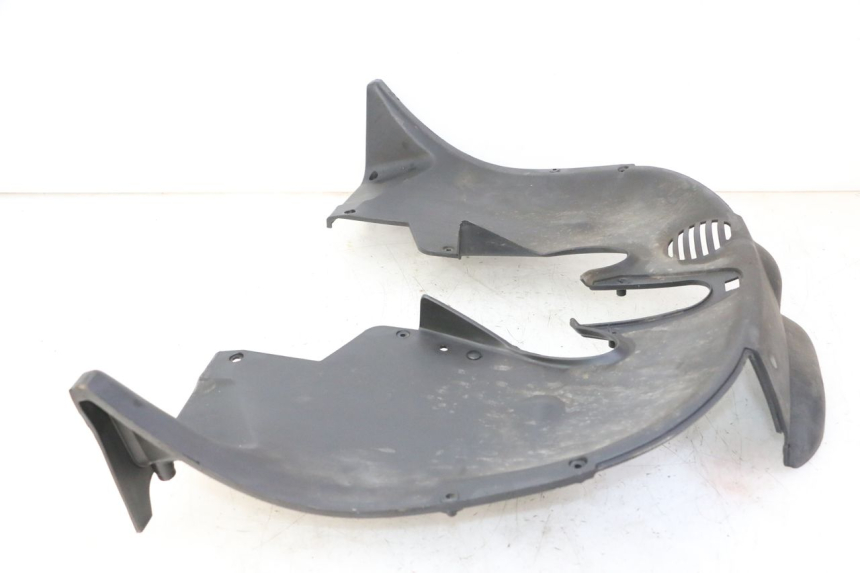 photo de JUNTA CARENAJE DELANTERO INF. PIAGGIO MP3 LT 300 (2010 - 2016) - Primer plano técnico