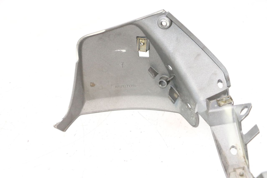 photo de JUNTA CARENAJE DELANTERO INF. PEUGEOT TREKKER 50 (1995 - 2004) - Primer plano técnico