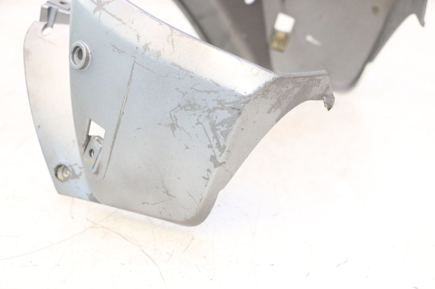photo de JUNTA CARENAJE DELANTERO INF. PEUGEOT TREKKER 50 (1995 - 2004) - Detalles de los puntos de fijación