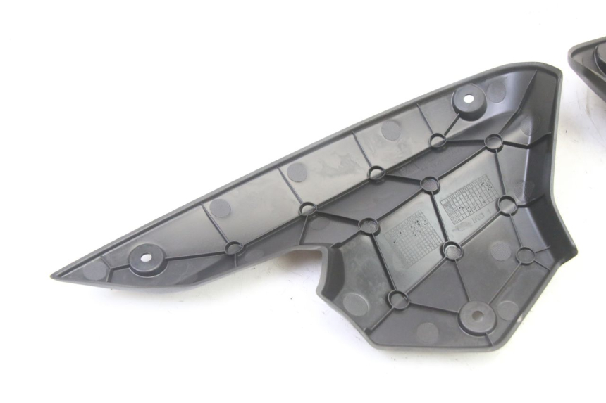 photo de UNIóN CARENADO DELANTERO PEUGEOT KISBEE 4T 50 (2018 - 2022) - Detalles de los puntos de fijación