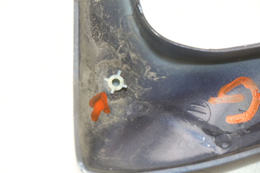 photo de CARENADO FRONTAL CONEXION RENAULT KOURANOS 125 (2001 - 2004) - Detalles de los puntos de fijación