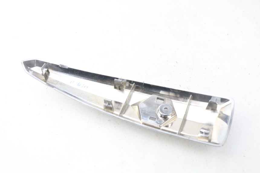 photo de JUNTA DE CARENAJE DELANTERO PIAGGIO LIBERTY IGET 4T 50 (2015 - 2020) - Estado de la superficie y material