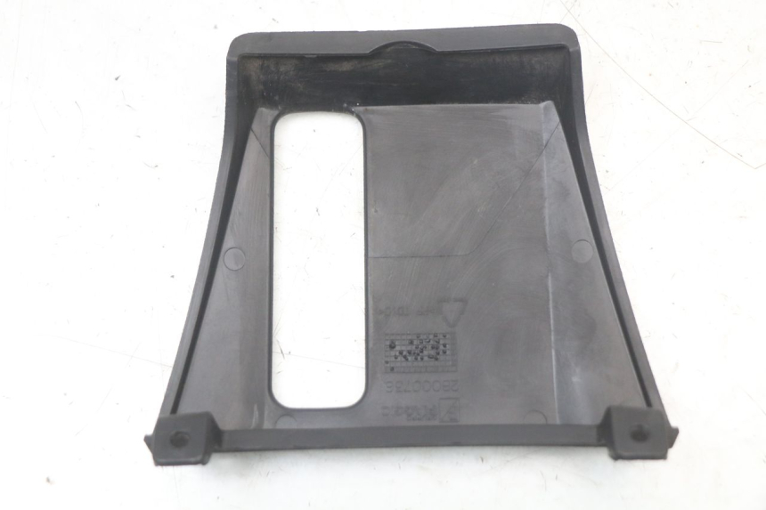 photo de CARENADO FRONTAL CONEXION PIAGGIO MP3 HPE 350 (2018 - 2020) - Primer plano técnico