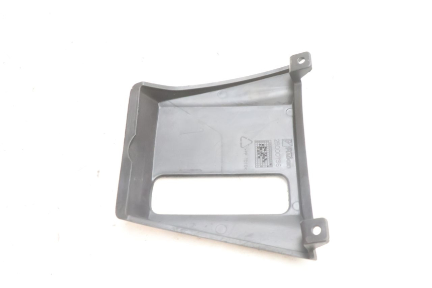 photo de CARENADO FRONTAL CONEXION PIAGGIO MP3 500 (2016 - 2018) - Primer plano técnico
