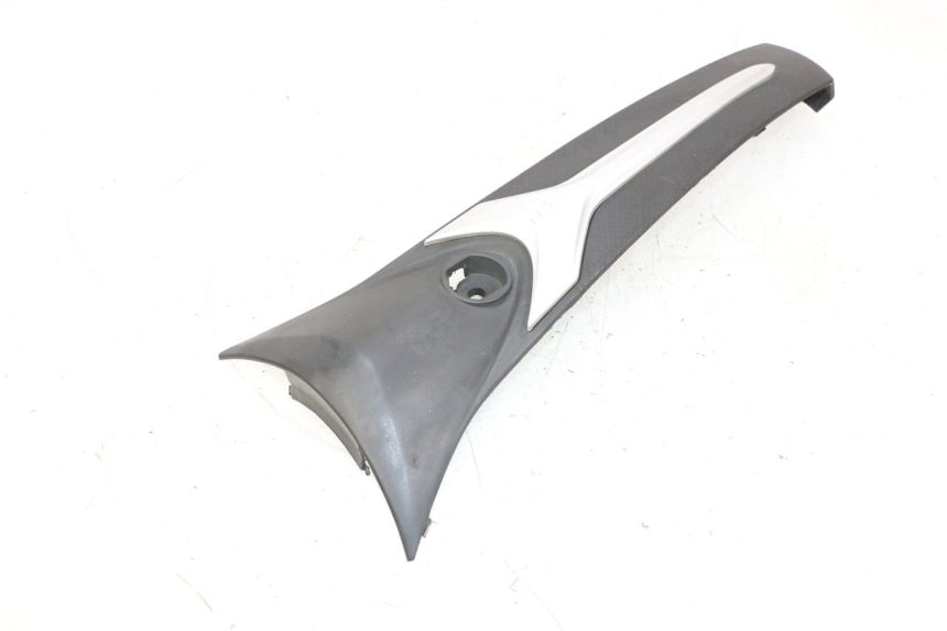 photo de CARENADO FRONTAL CONEXION JM MOTORS SANTANA 50 (2014 - 2023) - Detalles de los puntos de fijación