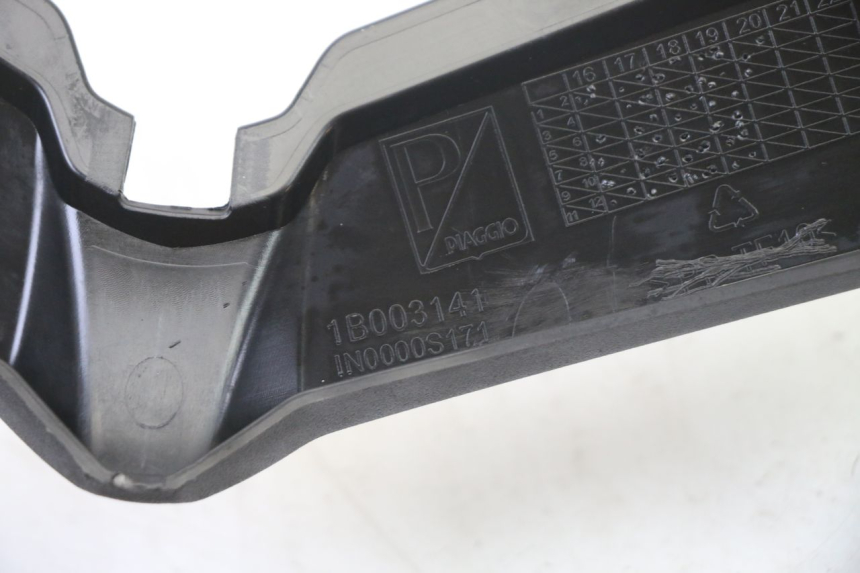 photo de CARENADO FRONTAL CONEXION APRILIA SR 2T 50 (2018 - 2022) - Detalles de los puntos de fijación