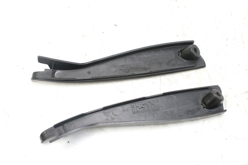 photo de CARENADO DELANTERO CONEXION DERBI GPR 50 (2004 - 2009) - Detalle de la pieza