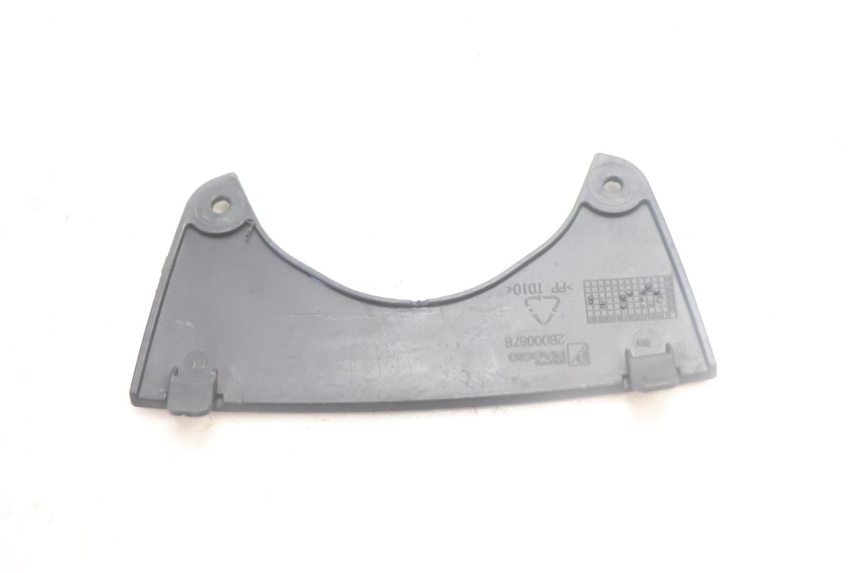 photo de CARENADO DELANTERO CONEXION PIAGGIO MP3 500 (2016 - 2018) - Primer plano técnico