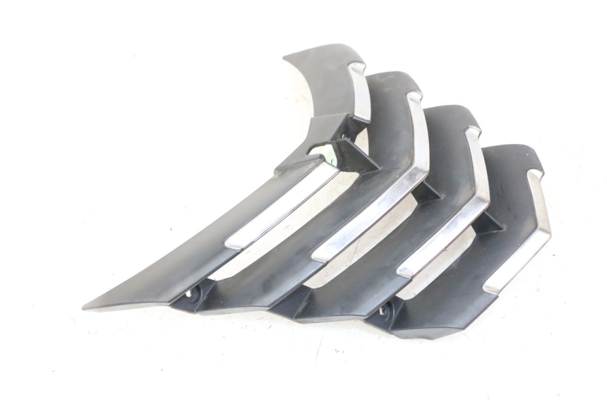 photo de JUNTA CARENAJE DELANTERO SUP. PEUGEOT CITYSTAR 50 (2013 - 2017) - Primer plano técnico