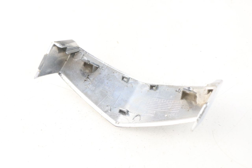 photo de JUNTA CARENAJE DELANTERO SUP. PEUGEOT VIVACITY NEW 4T 50 (2008 - 2017) - Zoom estado de uso