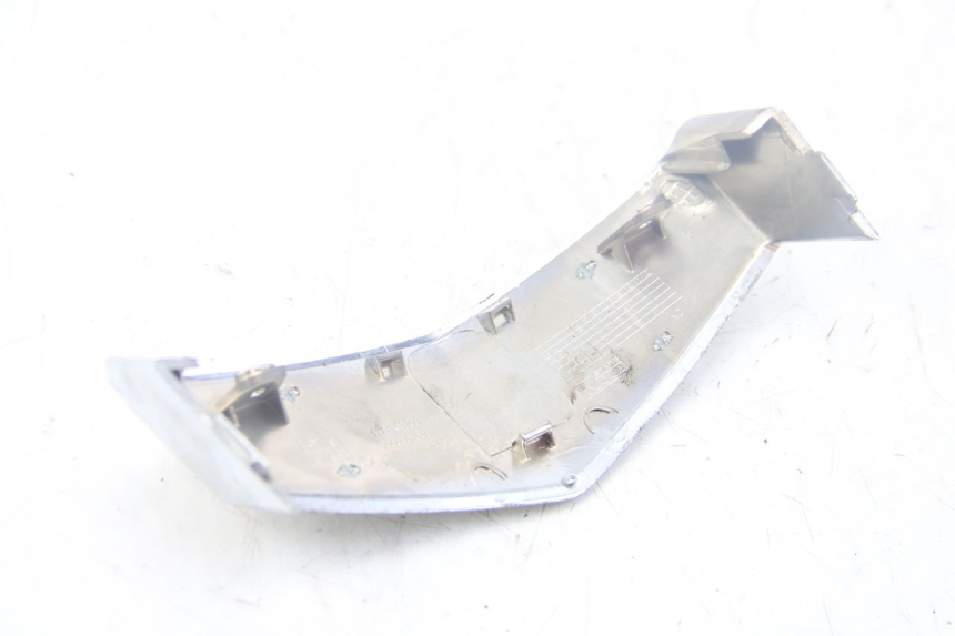 photo de JUNTA CARENAJE DELANTERO SUP. PEUGEOT VIVACITY NEW 4T 50 (2008 - 2017) - Zoom estado de uso