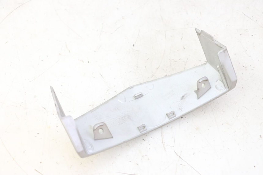 photo de JUNTA CARENAJE DELANTERO SUP. PEUGEOT VIVACITY NEW 4T 50 (2008 - 2017) - Zoom estado de uso