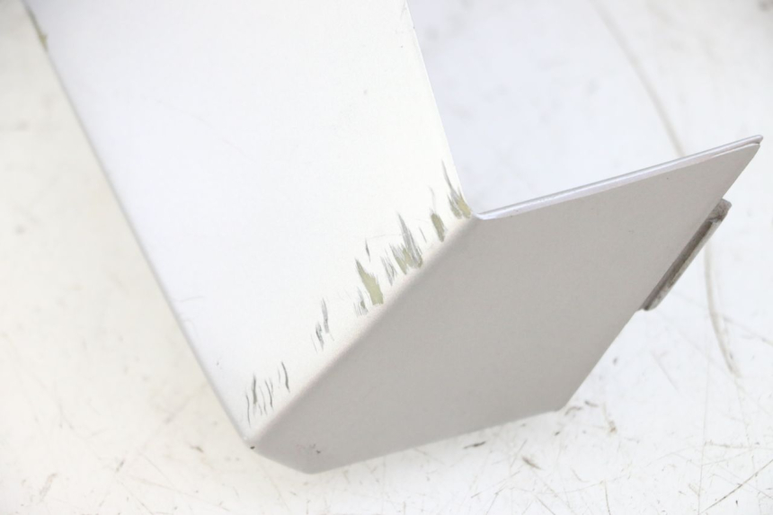 photo de JUNTA CARENAJE DELANTERO SUP. PEUGEOT VIVACITY NEW 4T 50 (2008 - 2017) - Detalles de los puntos de fijación