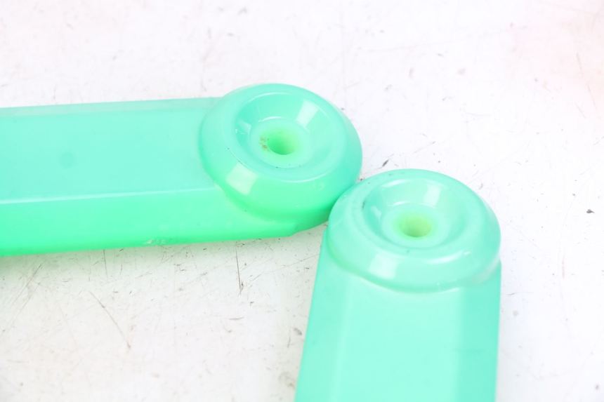 photo de JUNTA DE CARENAJE DELANTERO MOTRAC URBAN 4T 50 (2016 - 2024) - Detalles de los puntos de fijación