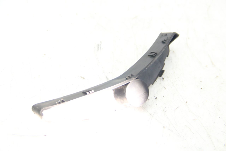 photo de JUNTA DE CARENAJE DELANTERO YAMAHA XMAX X-MAX 125 (2006 - 2009) - Primer plano técnico