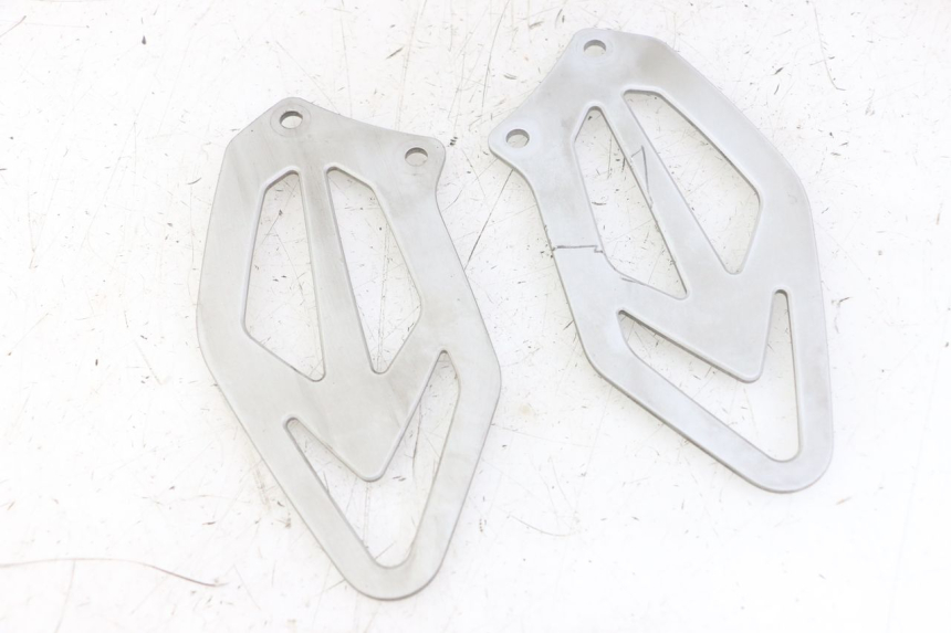 photo de TAPA REPOSAPIES CONEXION BMW S RR ABS S1000RR 1000 (2015 - 2018) - Detalle de la pieza