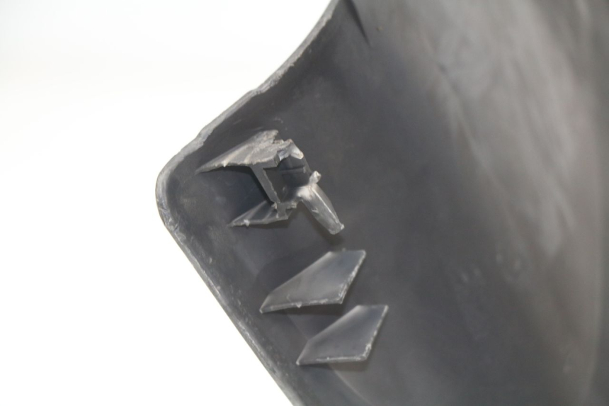 photo de TAPA REPOSAPIES CONEXION SUZUKI BURGMAN 650 (2002 - 2004) - Zoom estado de uso