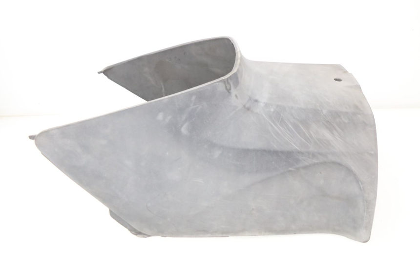 photo de TAPA REPOSAPIES CONEXION SUZUKI BURGMAN 650 (2002 - 2004) - Primer plano técnico