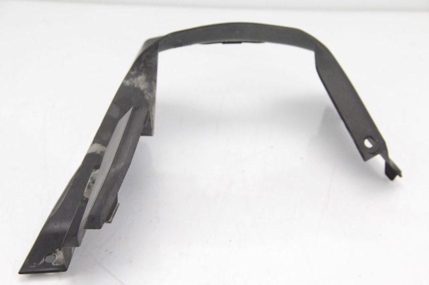 photo de TAPA REPOSAPIES CONEXION SUZUKI BURGMAN 125 (2007 - 2014) - Primer plano técnico