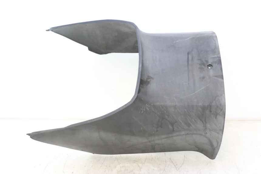 photo de TAPA REPOSAPIES CONEXION SUZUKI BURGMAN EXECUTIVE ABS 650 (2006 - 2012) - Primer plano técnico