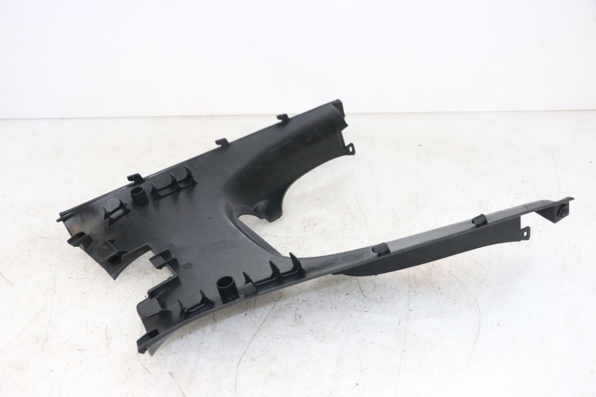 photo de TAPA REPOSAPIES CONEXION KYMCO DINK STREET ABS 125 (2011 - 2018) - Zoom estado de uso