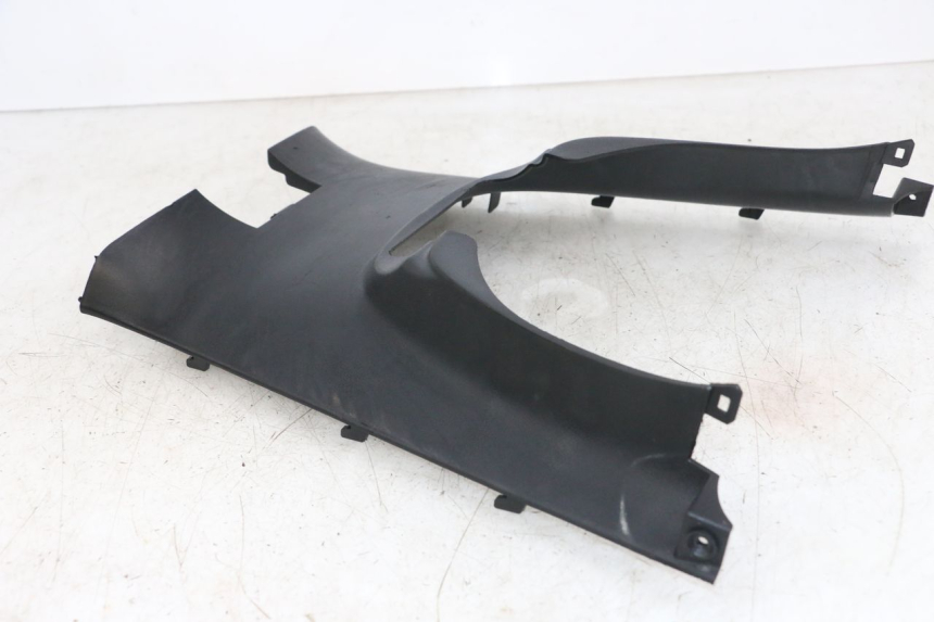 photo de TAPA REPOSAPIES CONEXION KYMCO DINK STREET ABS 125 (2011 - 2018) - Otra perspectiva