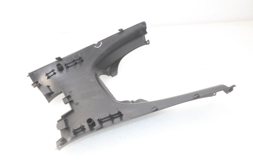 photo de TAPA REPOSAPIES CONEXION KYMCO DINK STREET 125 (2009 - 2014) - Detalles de los puntos de fijación