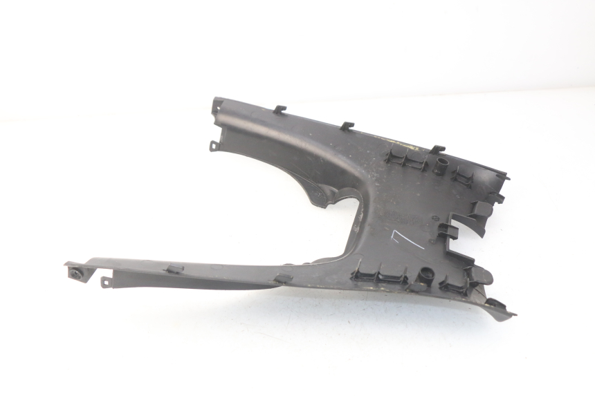 photo de TAPA REPOSAPIES CONEXION KYMCO DINK STREET 125 (2009 - 2014) - Otra perspectiva