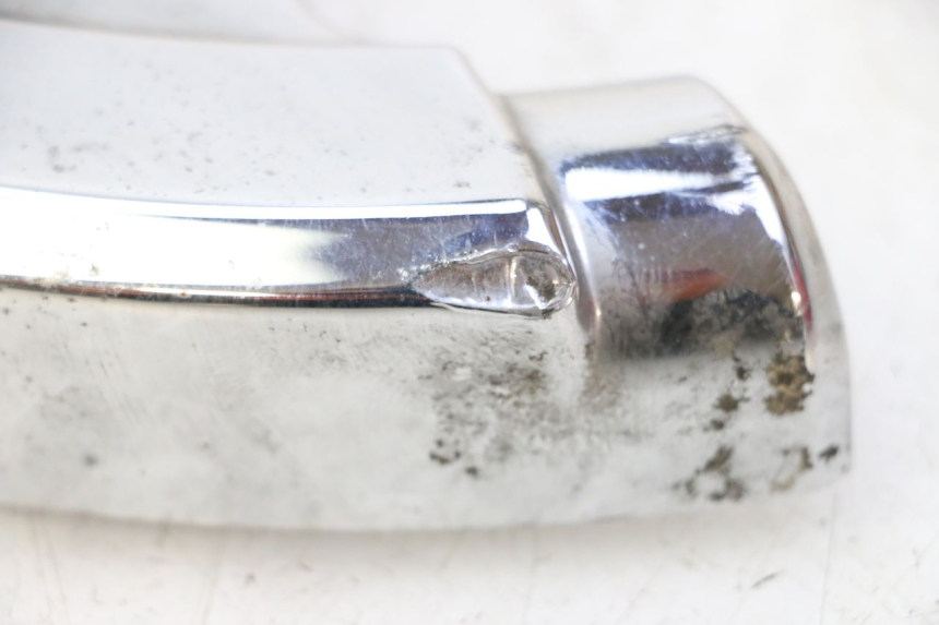 photo de TAPA REPOSAPIES CONEXION DERECHA HYOSUNG GV AQUILA 125 (2000 - 2009) - Detalles de los puntos de fijación