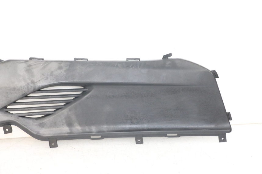 photo de Unión del reposapiés derecho KYMCO DINK STREET ABS 125 (2011 - 2018) - Primer plano técnico