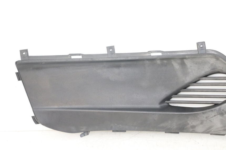 photo de Unión del reposapiés derecho KYMCO DINK STREET ABS 125 (2011 - 2018) - Detalles de los puntos de fijación