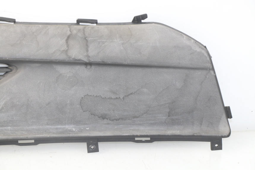 photo de TAPA REPOSAPIES CONEXION DERECHA KYMCO DINK STREET 125 (2009 - 2014) - Detalle de la pieza