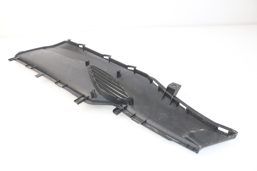 photo de TAPA REPOSAPIES CONEXION DERECHA KYMCO DINK STREET 125 (2009 - 2014) - Primer plano técnico