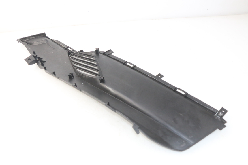 photo de TAPA REPOSAPIES CONEXION DERECHA KYMCO DINK STREET 125 (2009 - 2014) - Detalles de los puntos de fijación