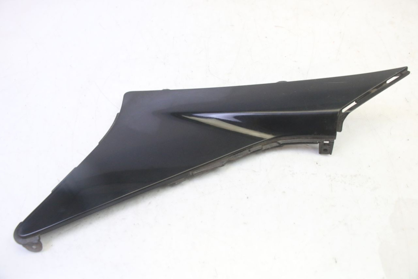 photo de TAPA REPOSAPIES CONEXION DERECHA HONDA FES S-WING SWING ABS 125 (2007 - 2015) - Detalle de la pieza