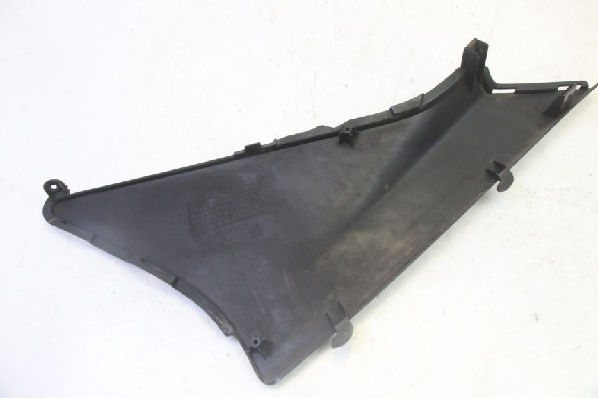 photo de TAPA REPOSAPIES CONEXION DERECHA HONDA FES S-WING SWING ABS 125 (2007 - 2015) - Zoom estado de uso