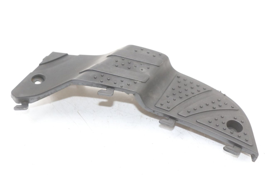 photo de TAPA REPOSAPIES CONEXION DERECHA SYM FIDDLE 2 50 (2008 - 2013) - Primer plano técnico