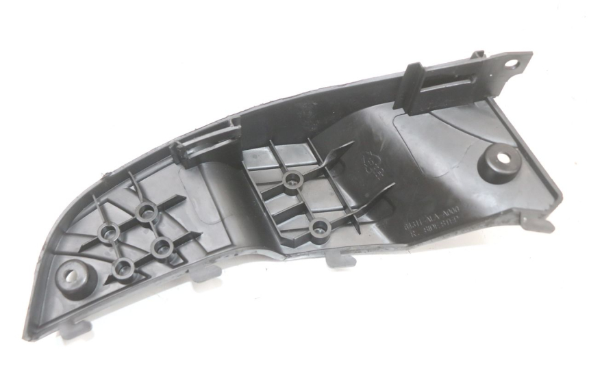 photo de TAPA REPOSAPIES CONEXION DERECHA SYM FIDDLE 2 50 (2008 - 2013) - Detalles de los puntos de fijación