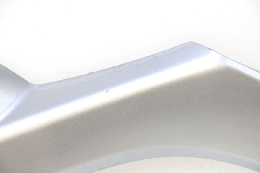 photo de TAPA REPOSAPIES CONEXION DERECHA GILERA GP 800 (2007 - 2013) - Zoom estado de uso