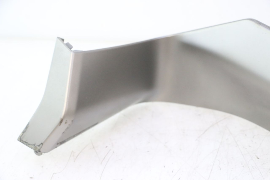 photo de TAPA REPOSAPIES CONEXION DERECHA PIAGGIO MP3 HPE 530 (2022 - 2026) - Detalle de la pieza