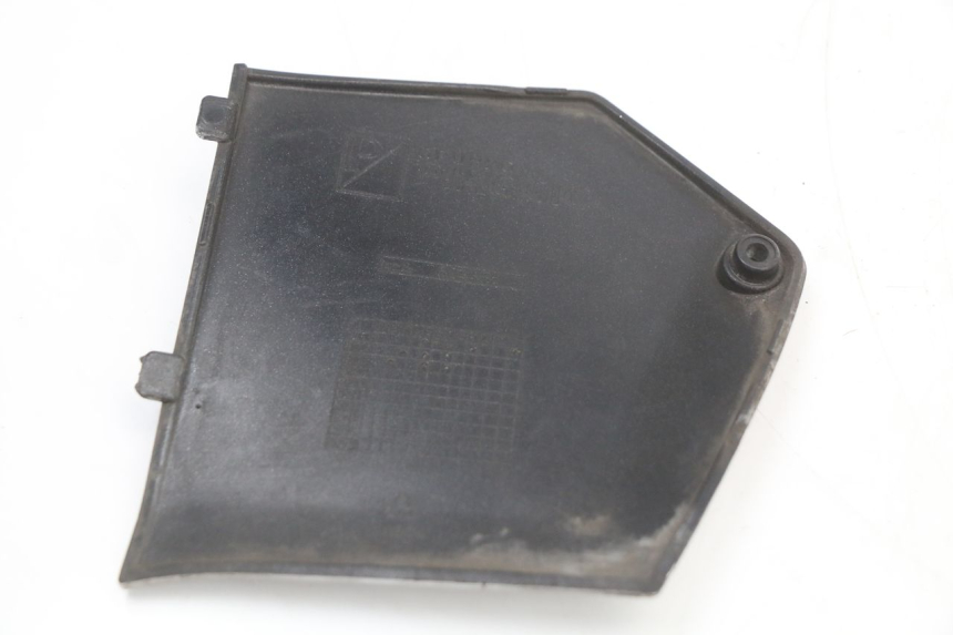 photo de TAPA REPOSAPIES CONEXION DERECHA PIAGGIO MP3 LT 400 (2007 - 2012) - Detalle de la pieza