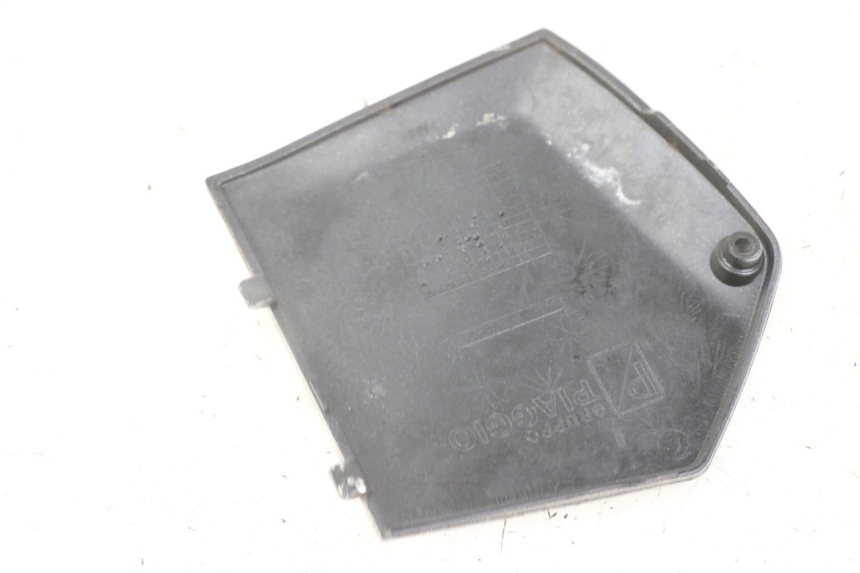 photo de TAPA REPOSAPIES CONEXION DERECHA PIAGGIO MP3 LT 300 (2010 - 2016) - Detalle de la pieza