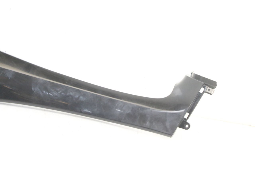 photo de TAPA REPOSAPIES CONEXION DERECHA PIAGGIO MP3 500 (2014 - 2017) - Zoom estado de uso