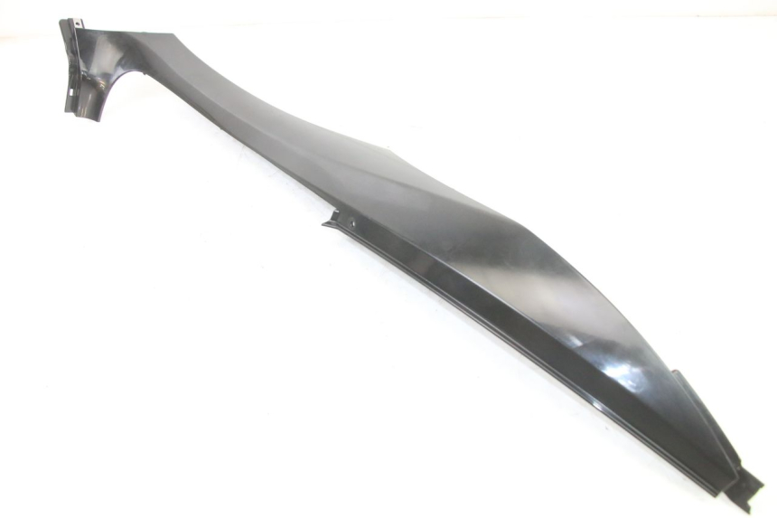 photo de TAPA REPOSAPIES CONEXION DERECHA PIAGGIO MP3 500 (2014 - 2017) - Otra perspectiva