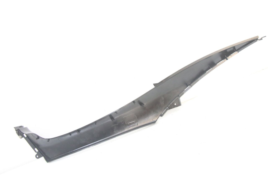 photo de TAPA REPOSAPIES CONEXION DERECHA PIAGGIO MP3 500 (2014 - 2017) - Primer plano técnico