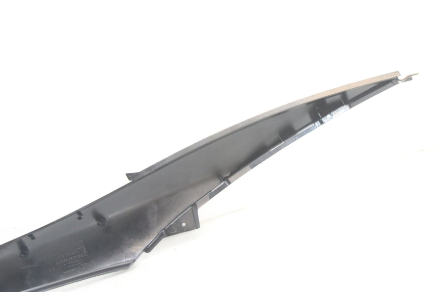 photo de TAPA REPOSAPIES CONEXION DERECHA PIAGGIO MP3 500 (2014 - 2017) - Detalles de los puntos de fijación