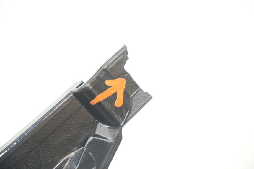 photo de TAPA REPOSAPIES CONEXION DERECHA PIAGGIO MP3 500 (2014 - 2017) - Estado de la superficie y material