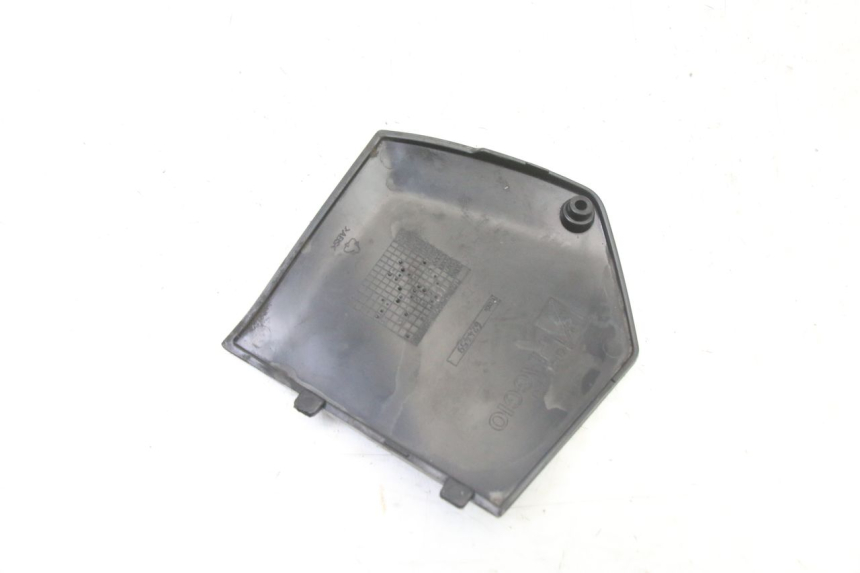 photo de TAPA REPOSAPIES CONEXION DERECHA PIAGGIO MP3 500 (2011 - 2015) - Otra perspectiva